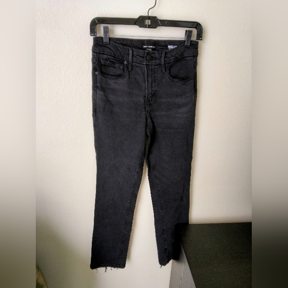 Good American Good Legs Straight Mid Rise in Black Size 26 Soft Tech Darted - Picture 1 of 11